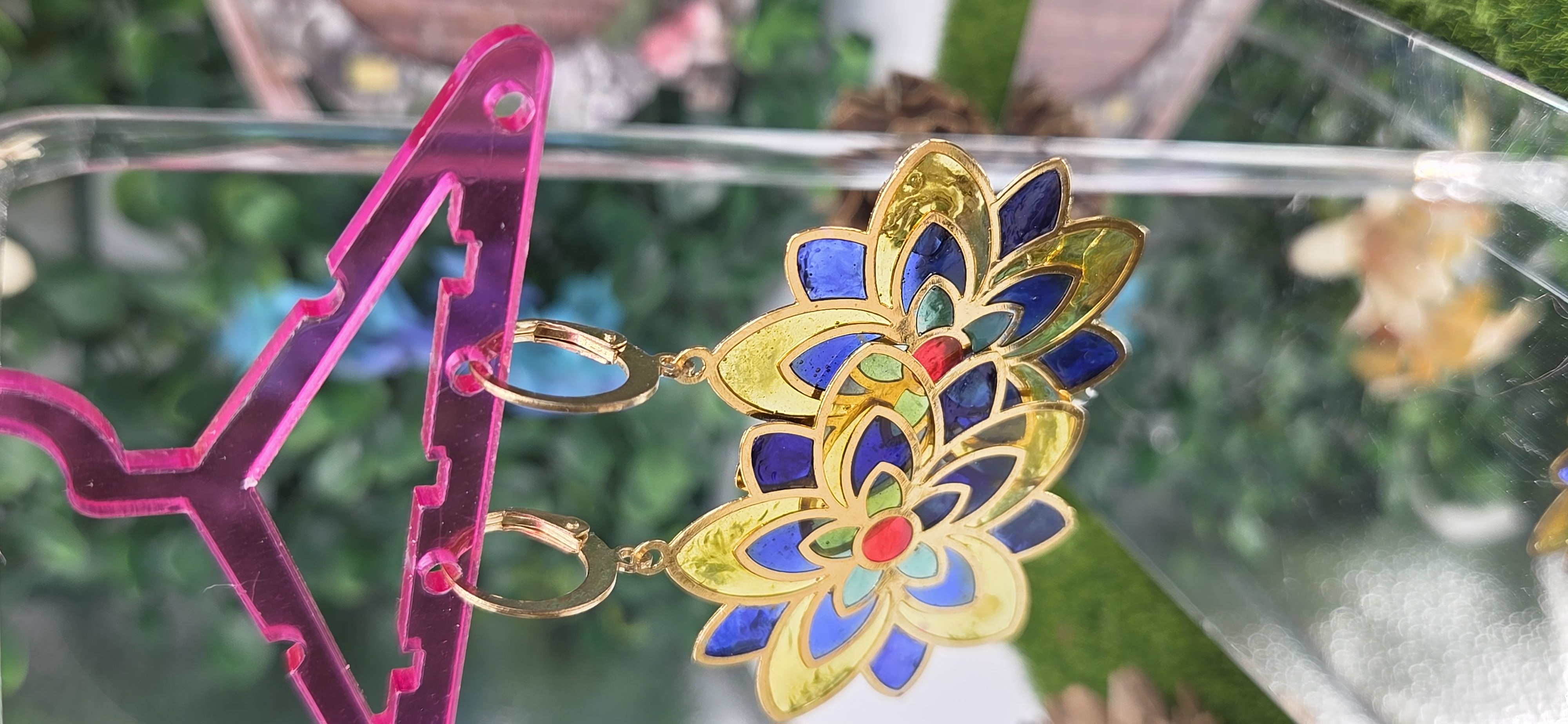 Aretes florales vidriera