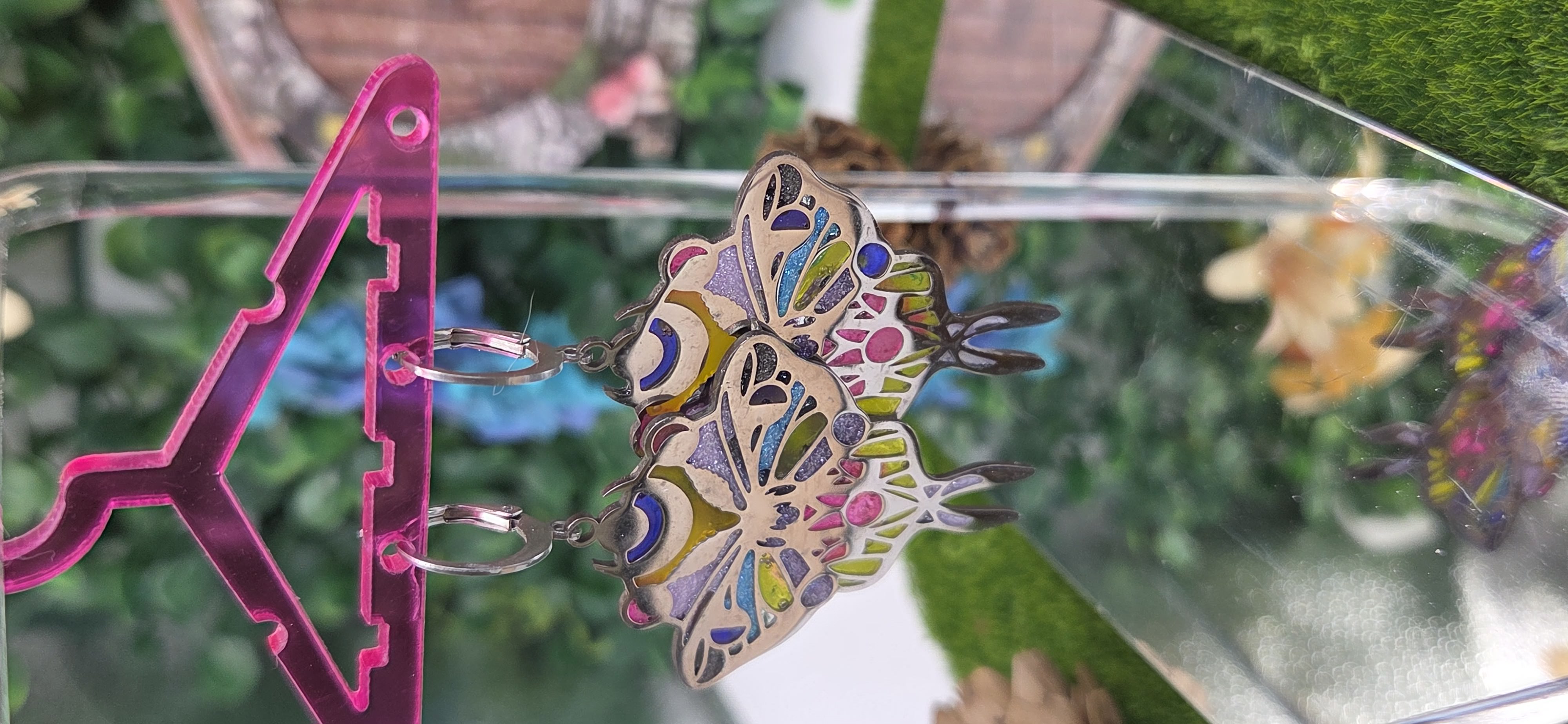 Pendientes de polilla vidriera