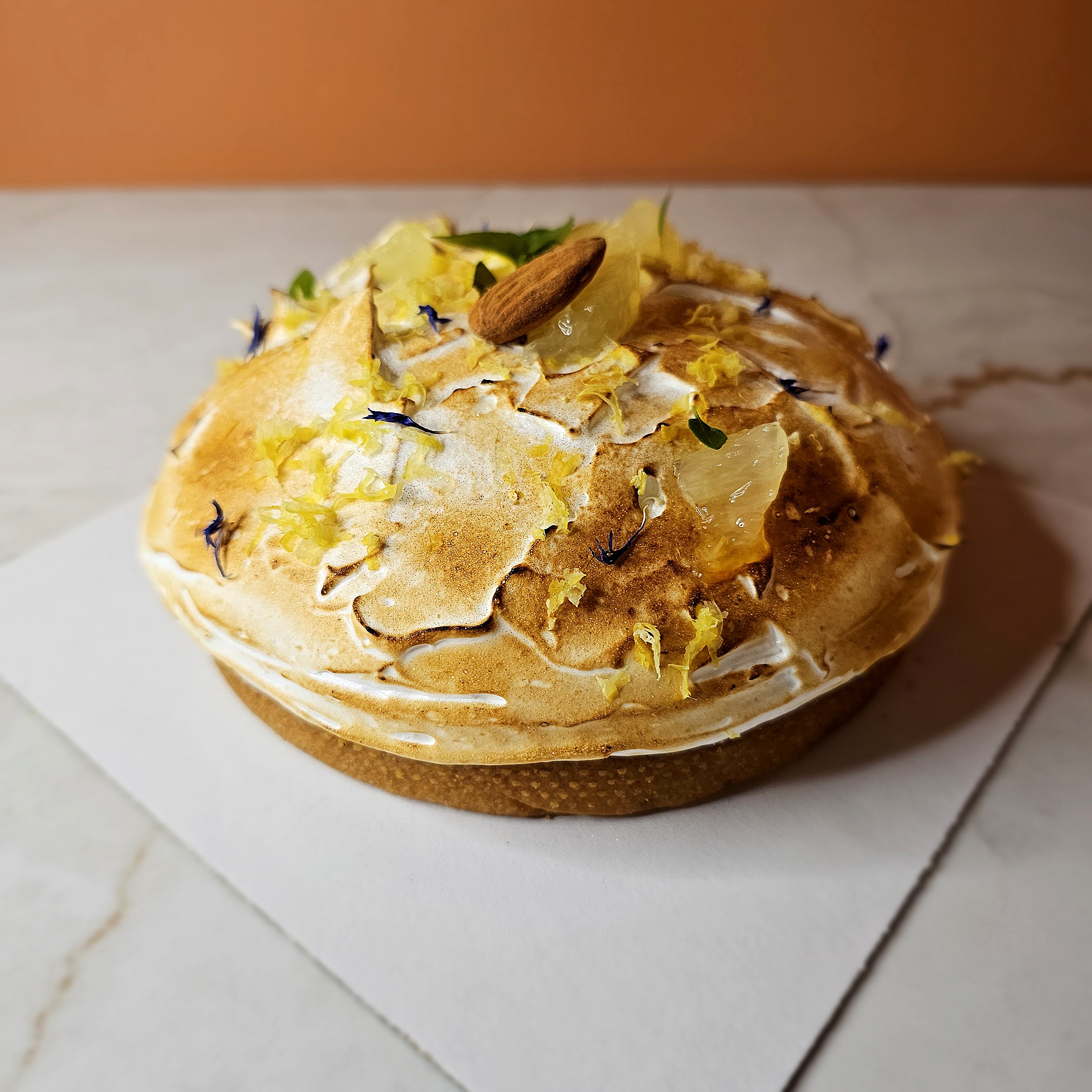 Tarte au Citron meringuée, Amandes, Basilic 