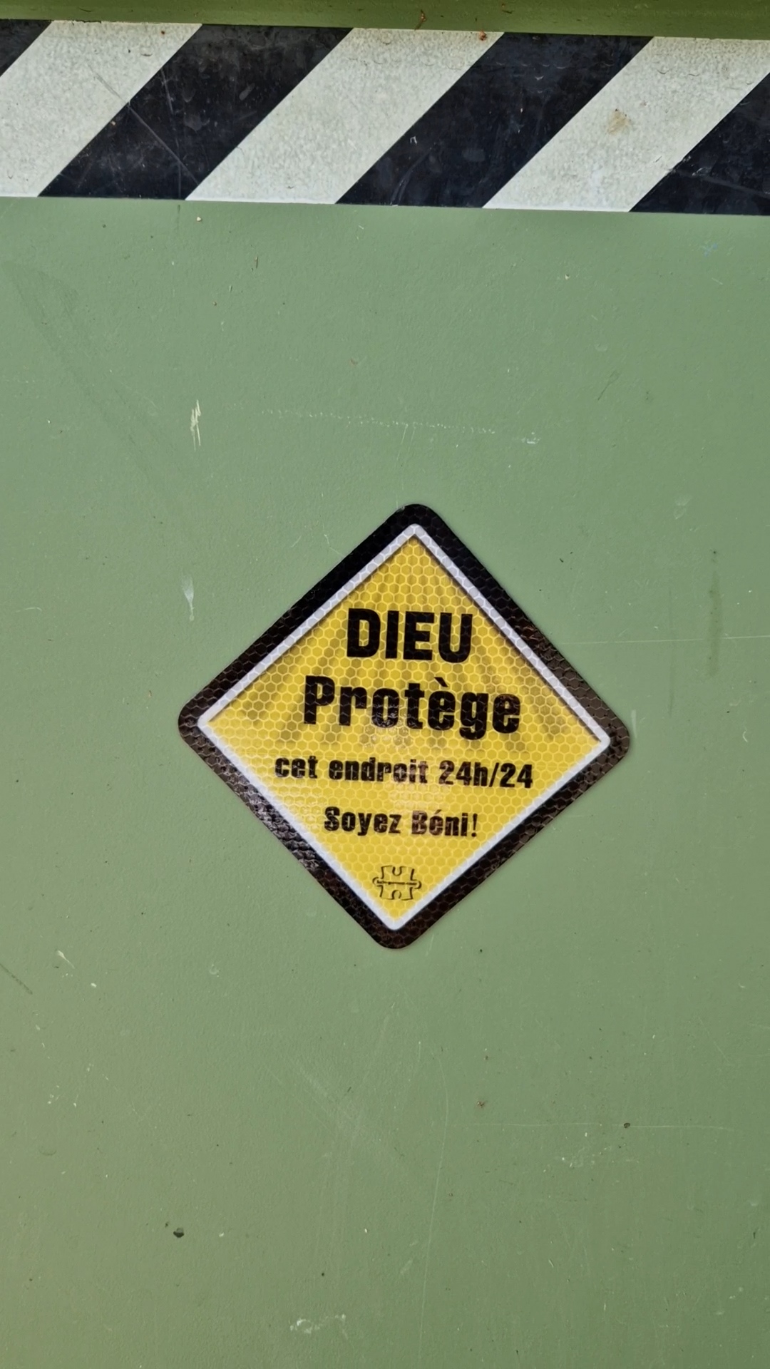 Aimant Dieu Protège