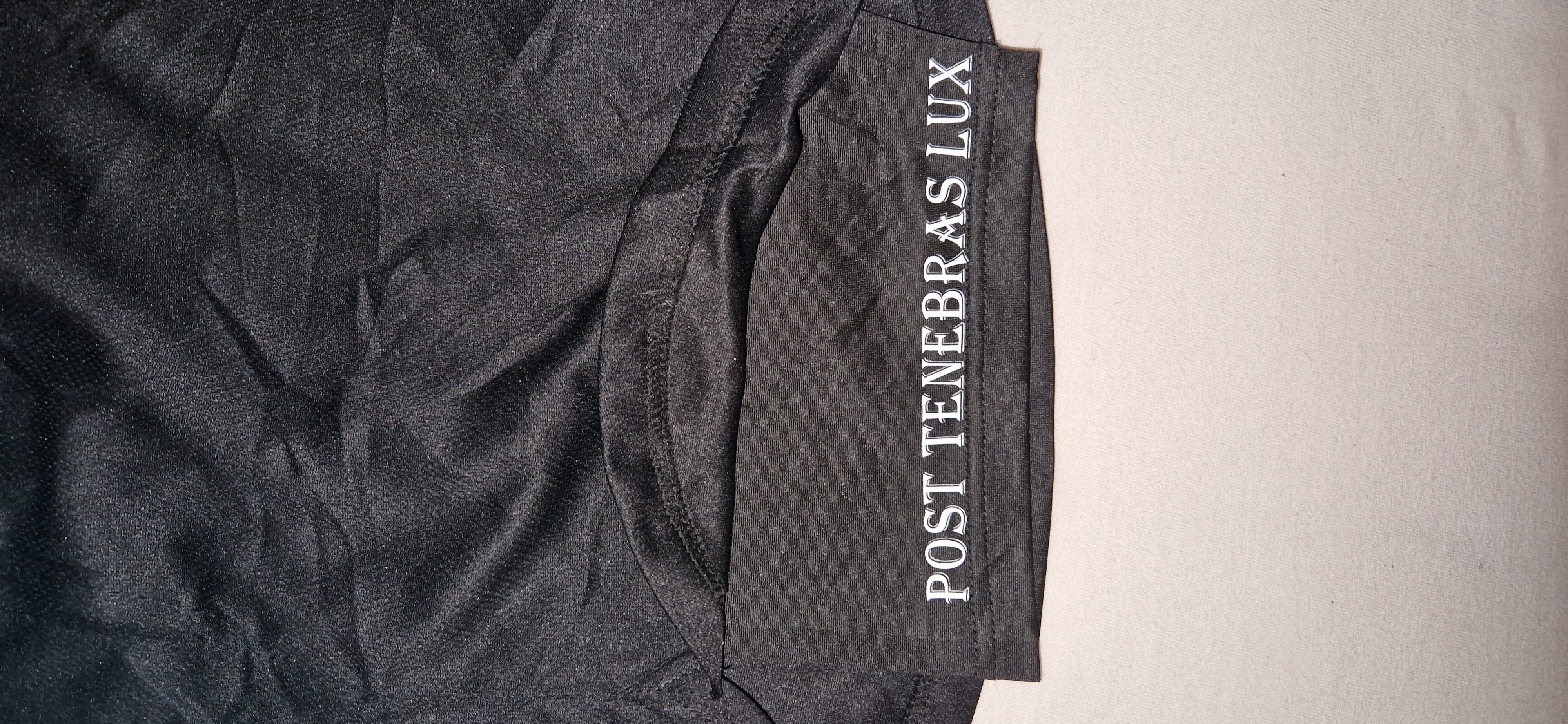 Short de sport "Post Tenebras Lux"