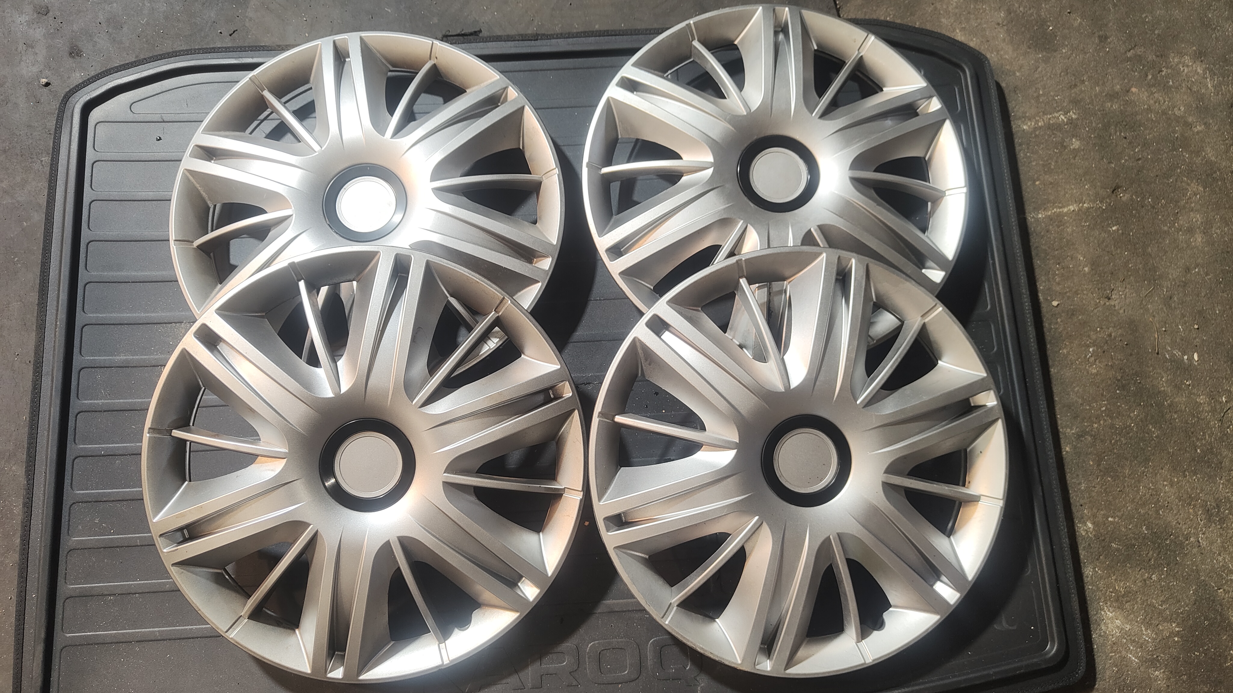 Lots de 4 enjoliveurs 14" 