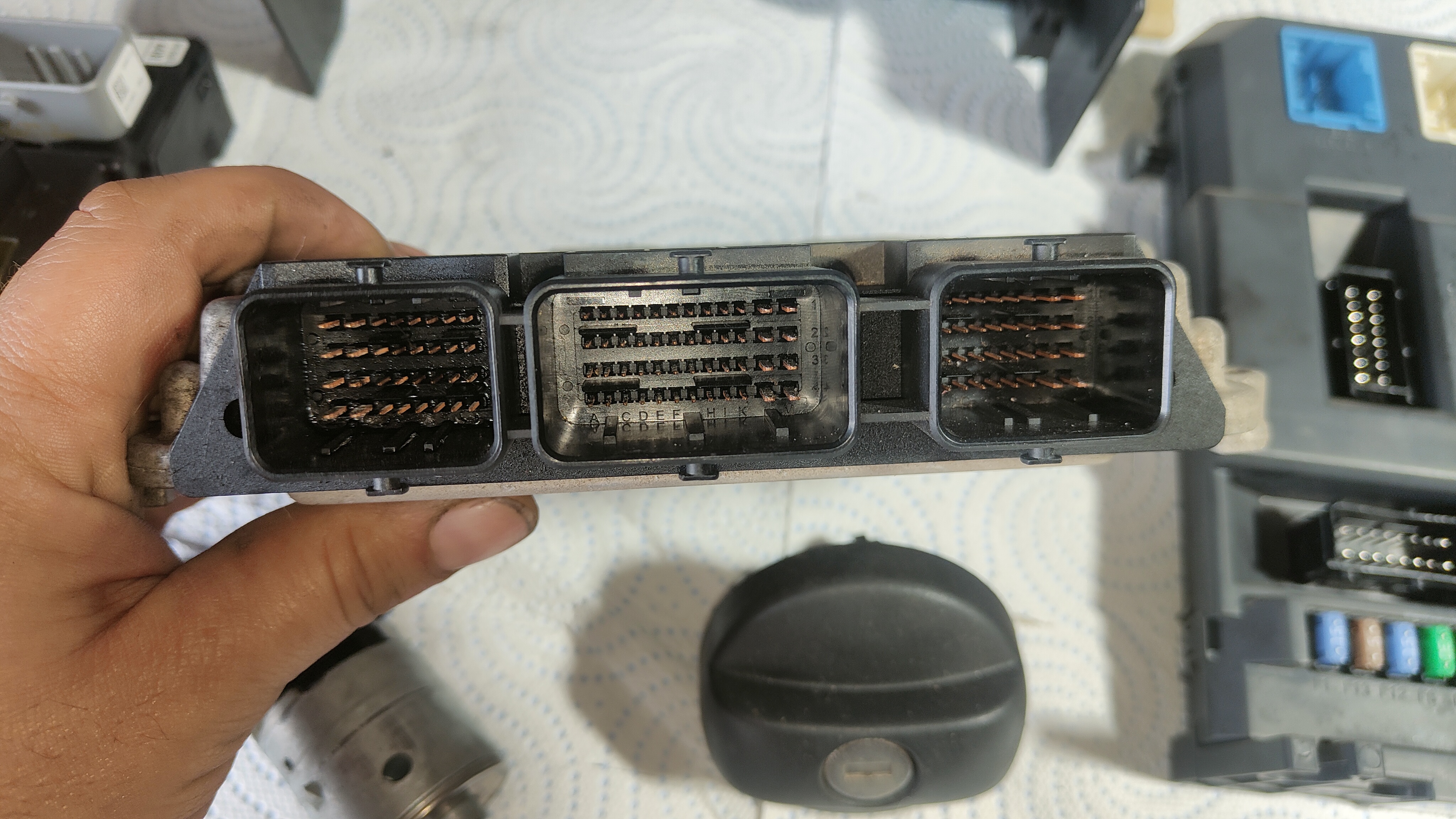 Kit démarrage Peugeot 207 1.4 HDI 8v DV4tTD 8HZ hdi 2010  + serrure + trappe à carburant 