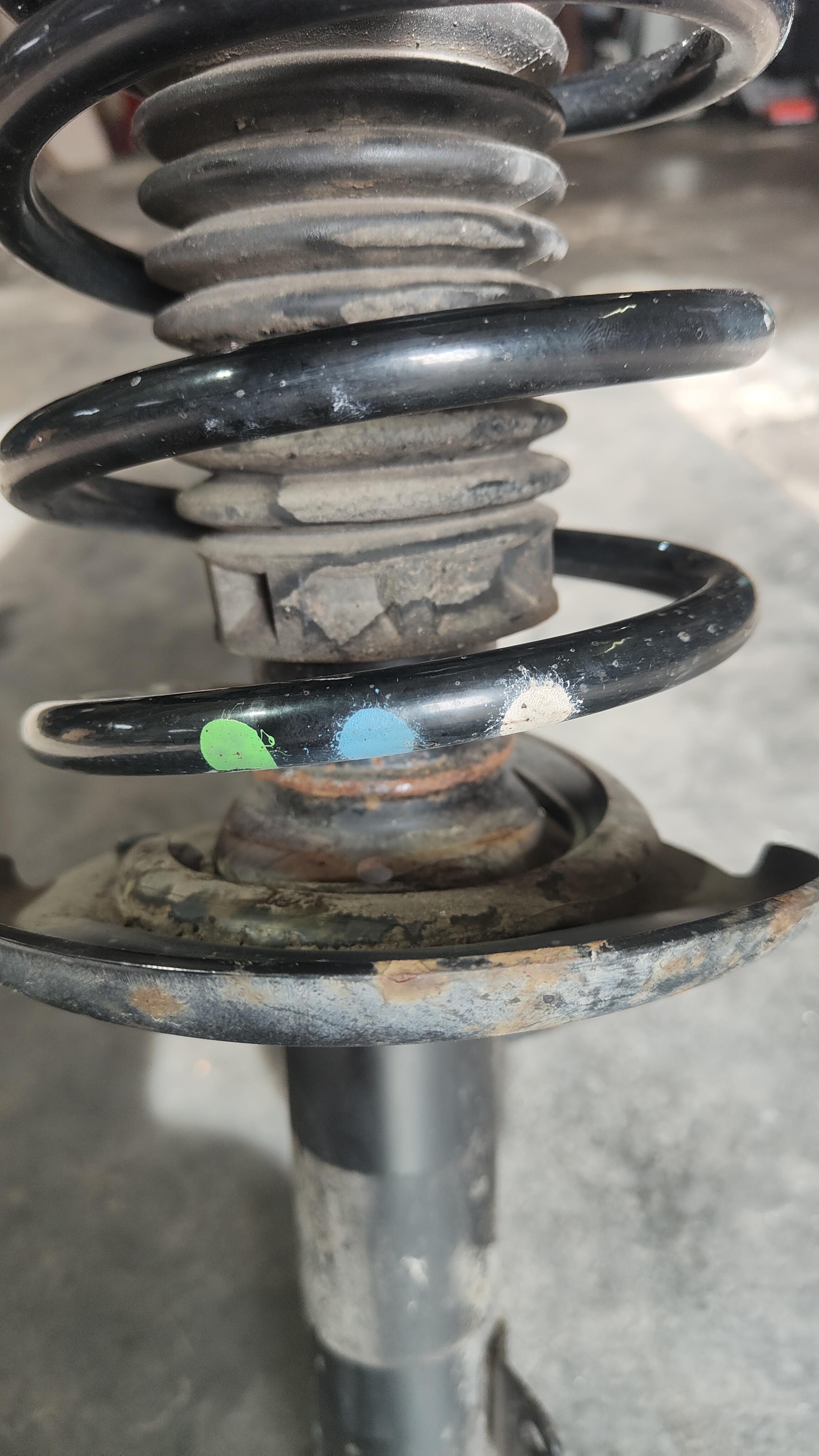 amortisseur avant gauche peugeot 207