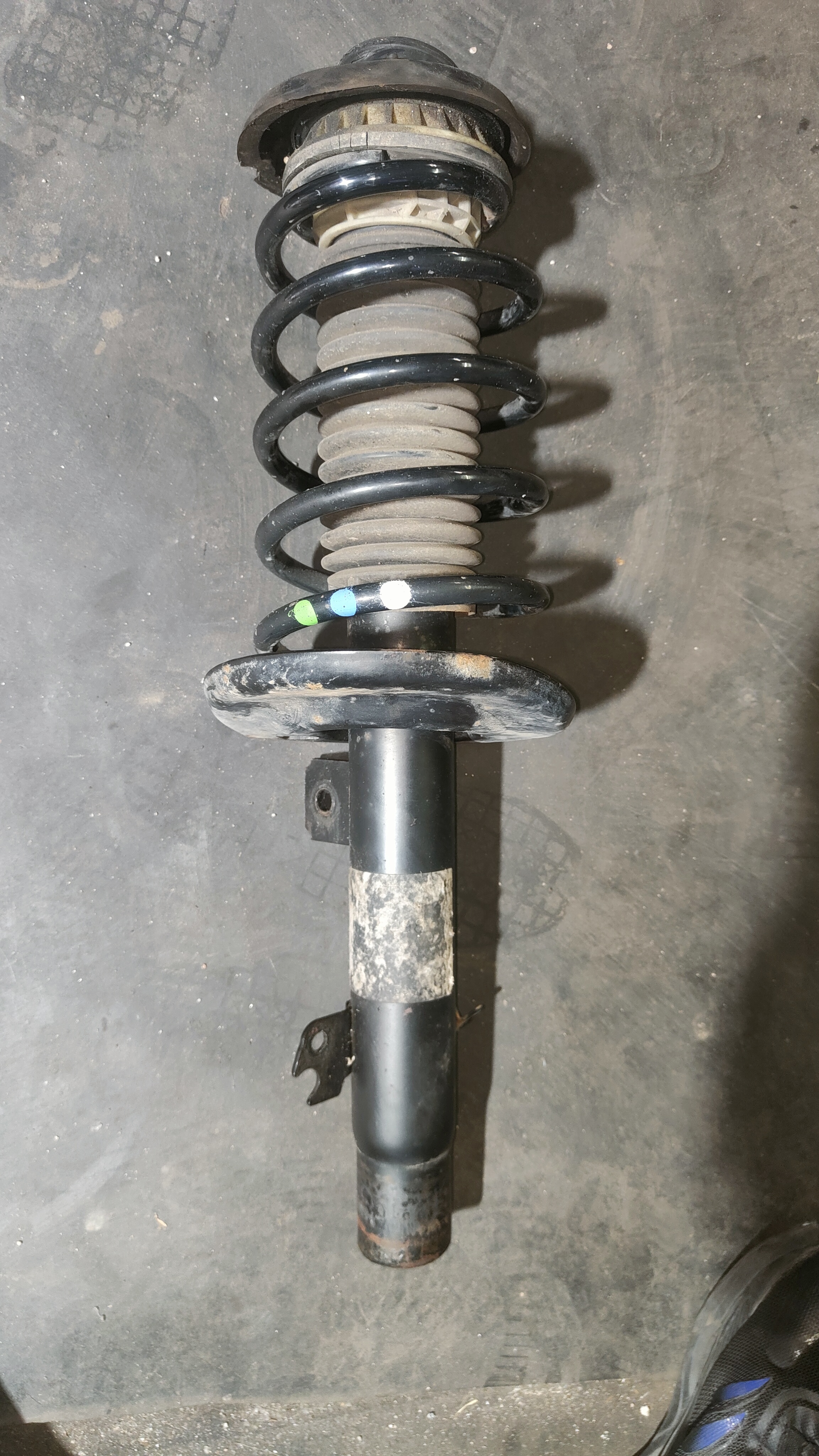 amortisseur avant droit Peugeot 207