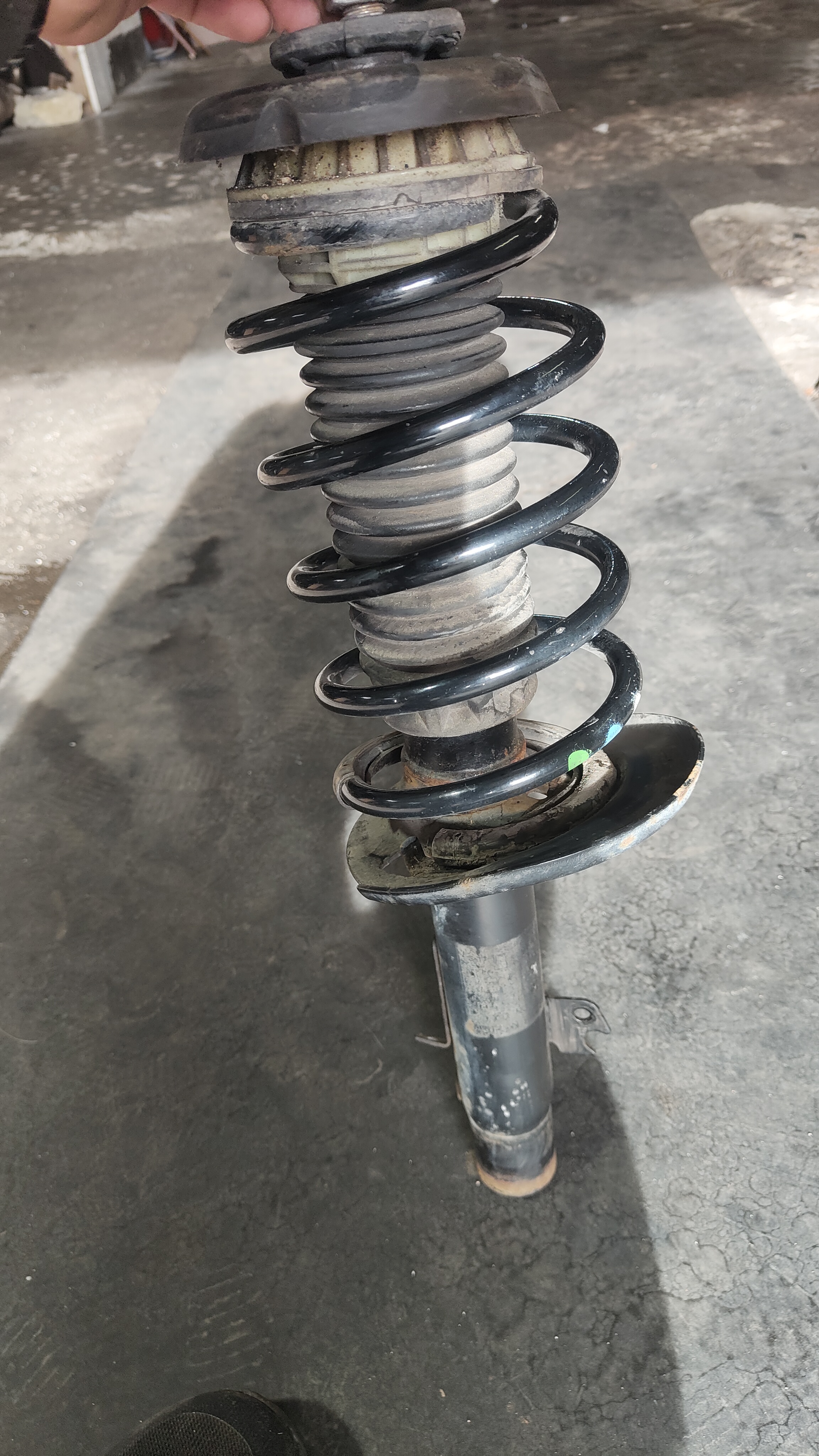 amortisseur avant gauche peugeot 207