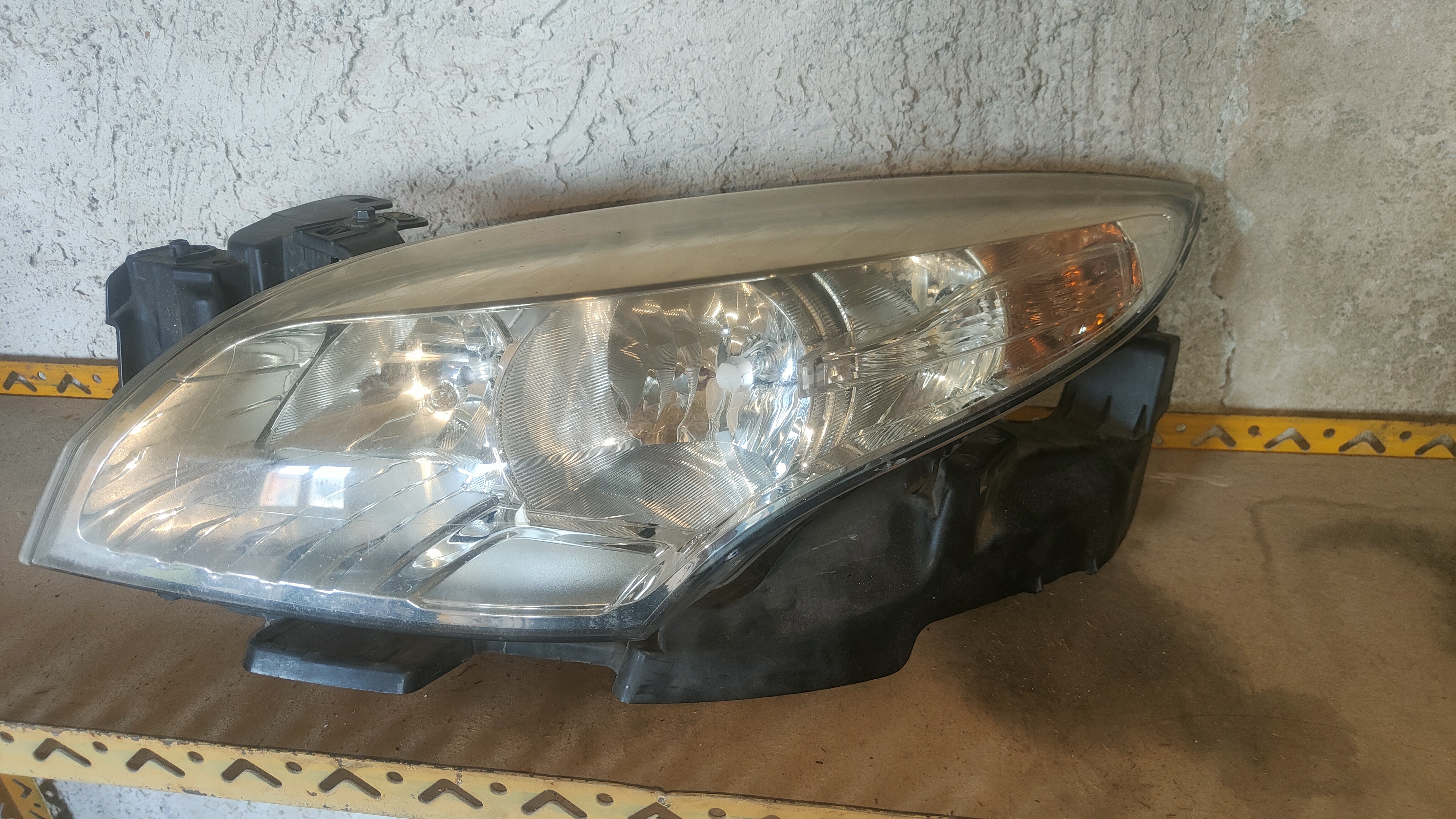 Projecteur principal Gauche pour RENAULT MEGANE III et MEGANE CC