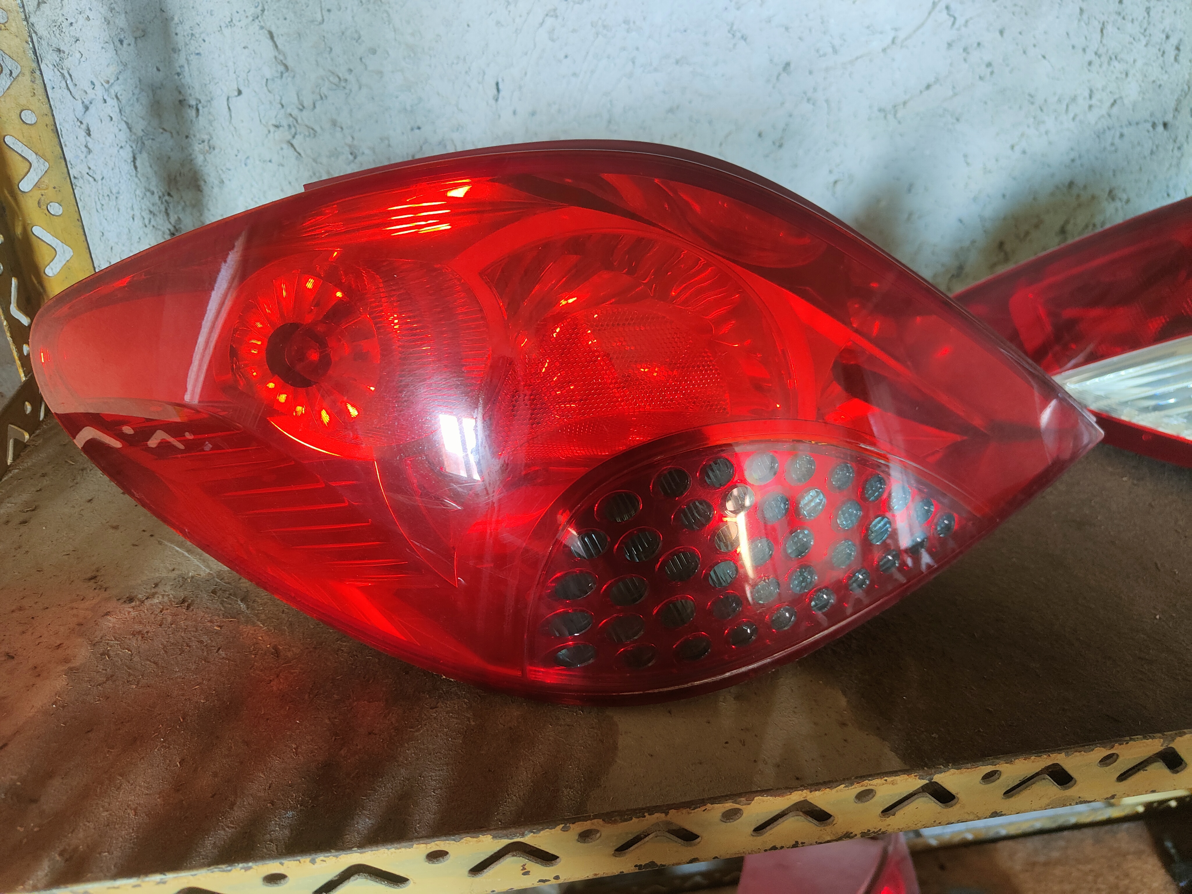 FEU ARRIERE GAUCHE  PEUGEOT 207 2006-2013 ➤6350Y7 ♻️