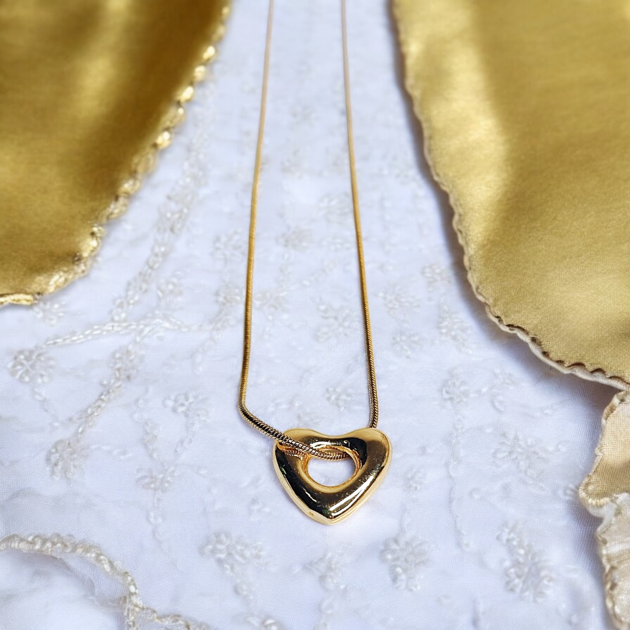 Heart-shaped Gold Pendant Necklace