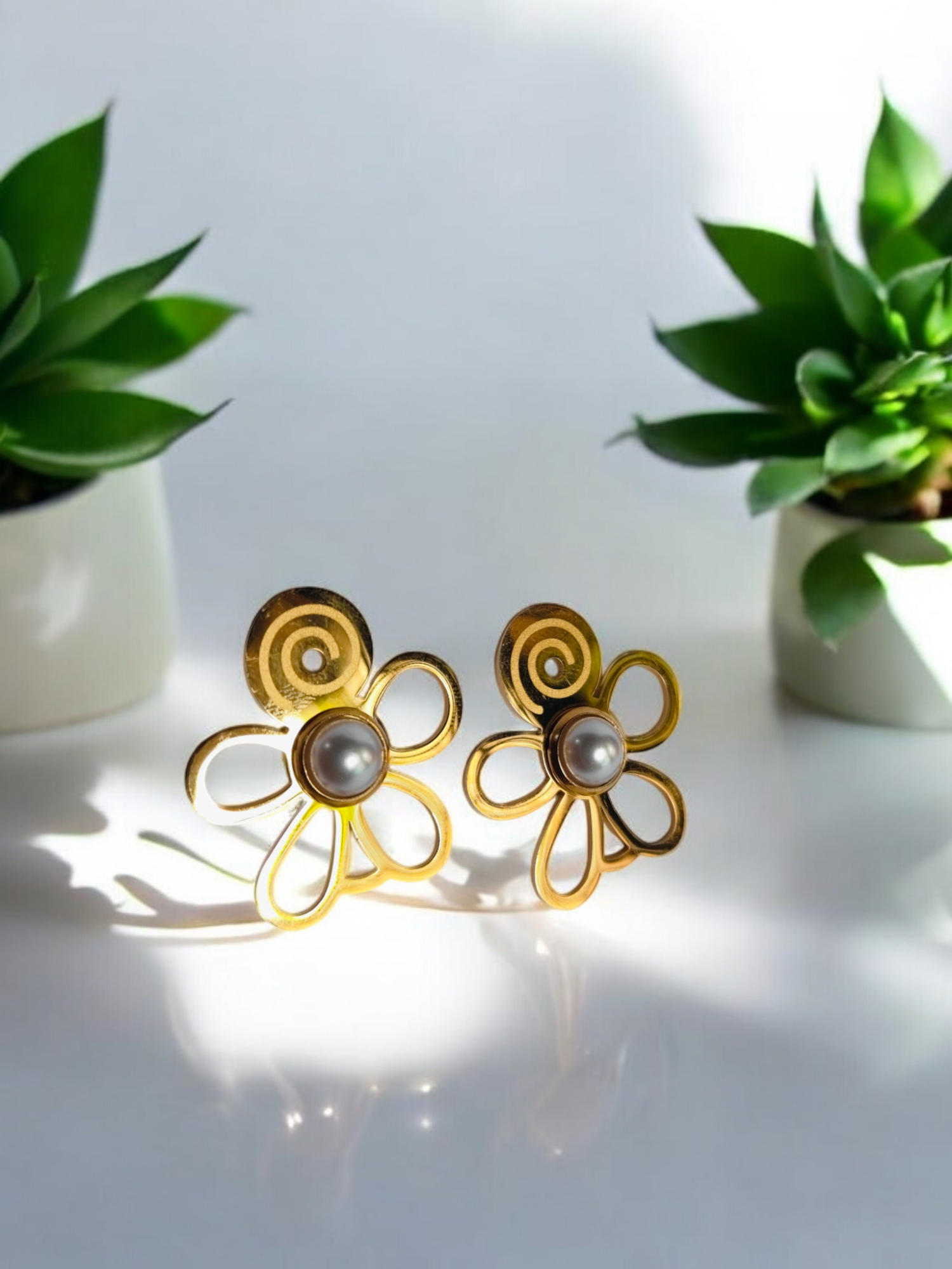 Flower-shaped gold earrings