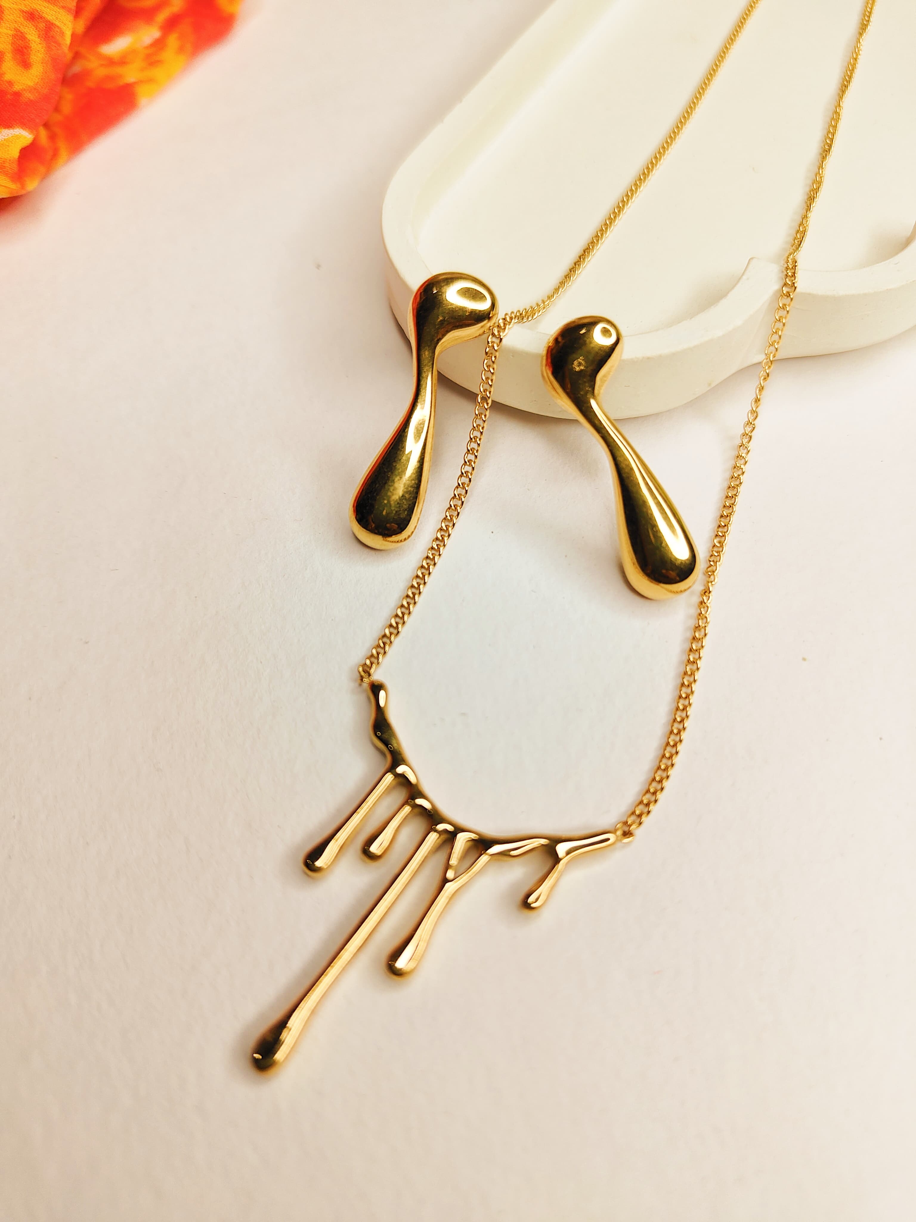 Elegant Gold Jewelry Set