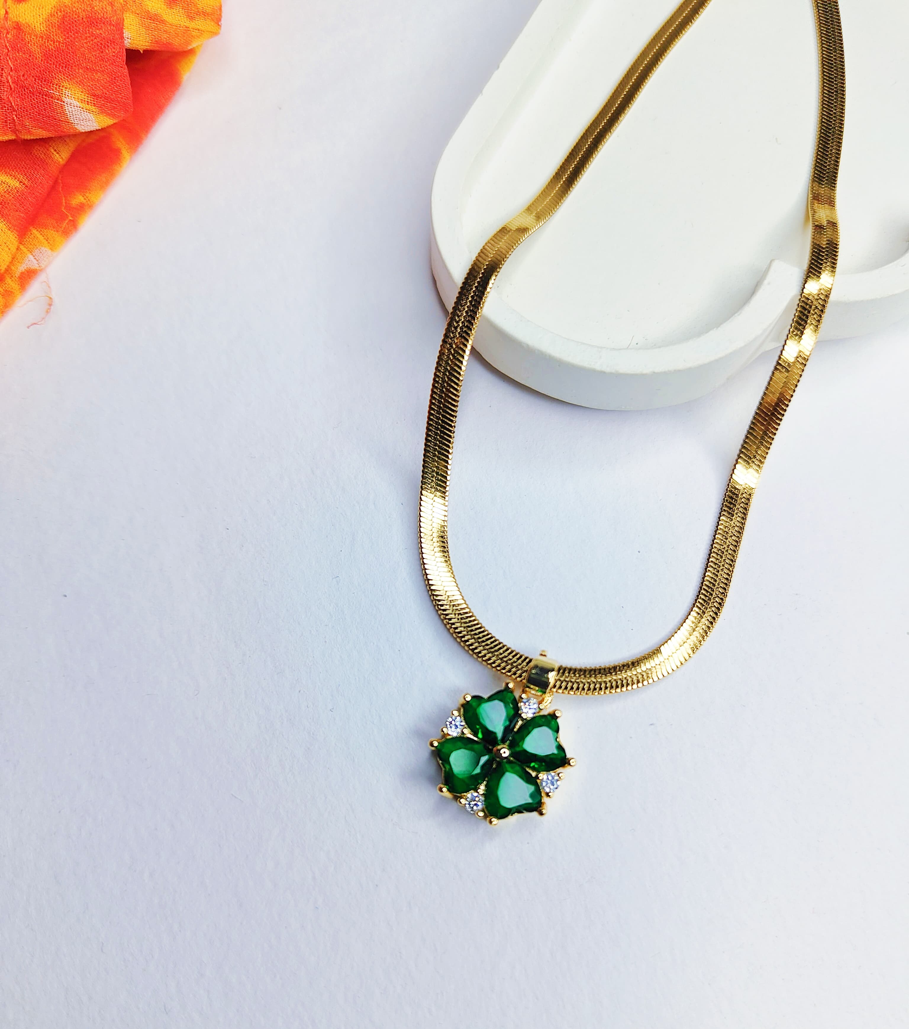 Elegant Green Stoned Floral Pendant Necklace