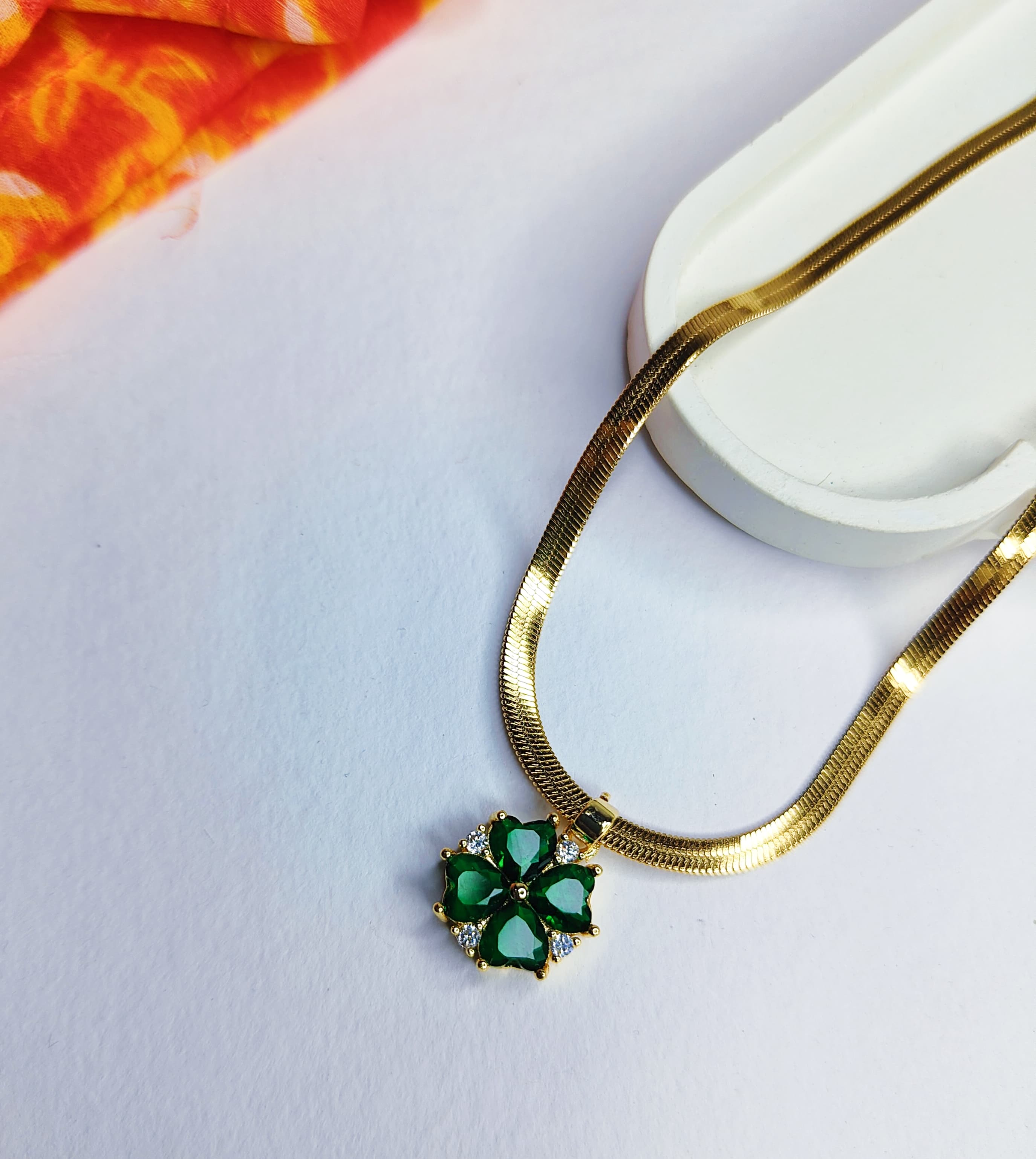 Elegant Green Stoned Floral Pendant Necklace