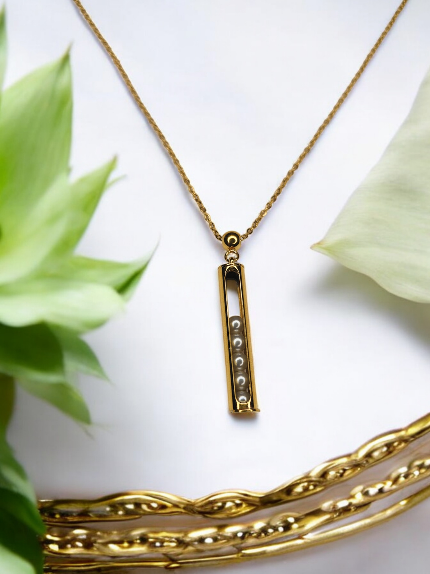 Elegant Movable Pearl Necklace