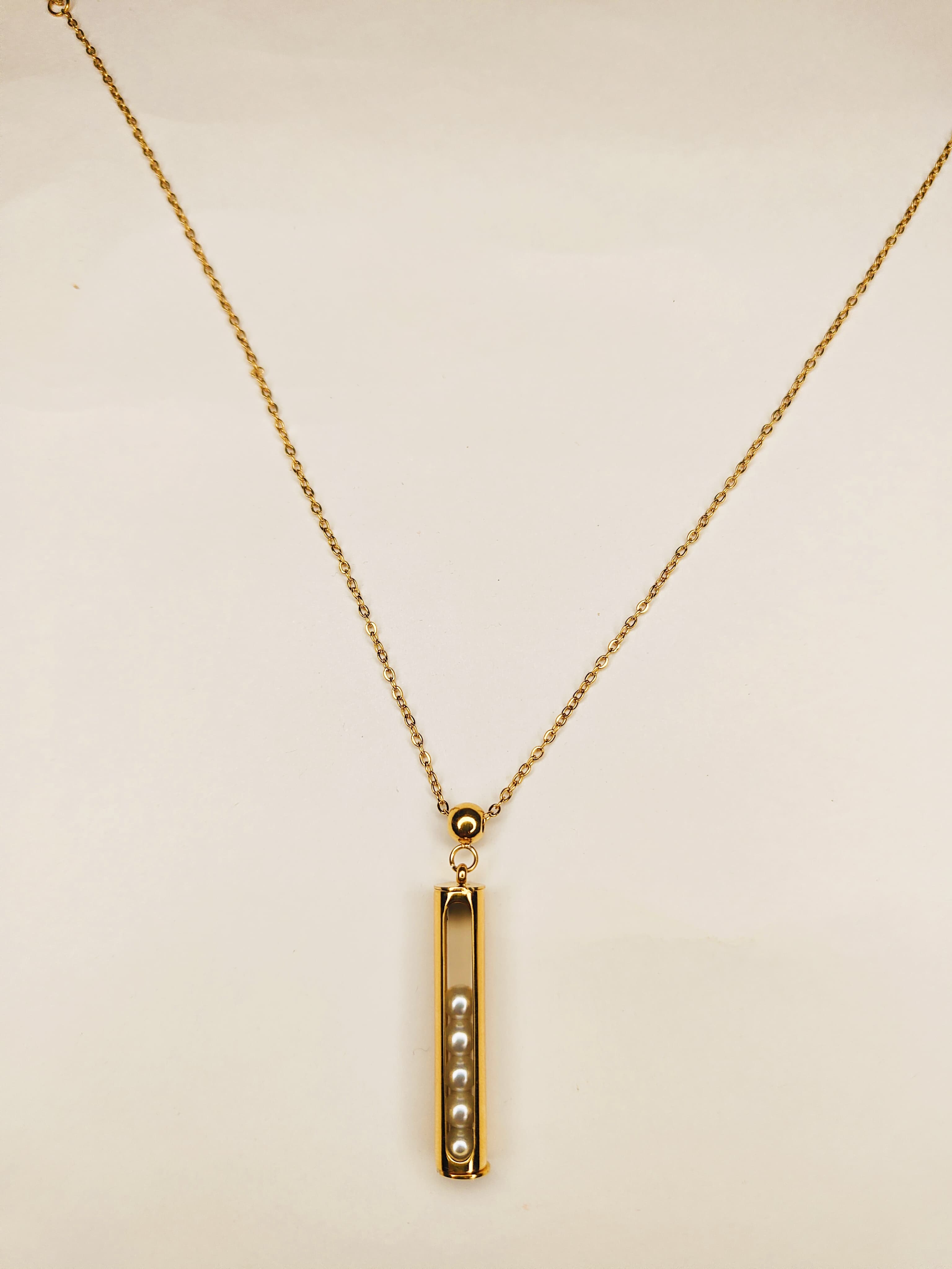 Elegant Movable Pearl Necklace