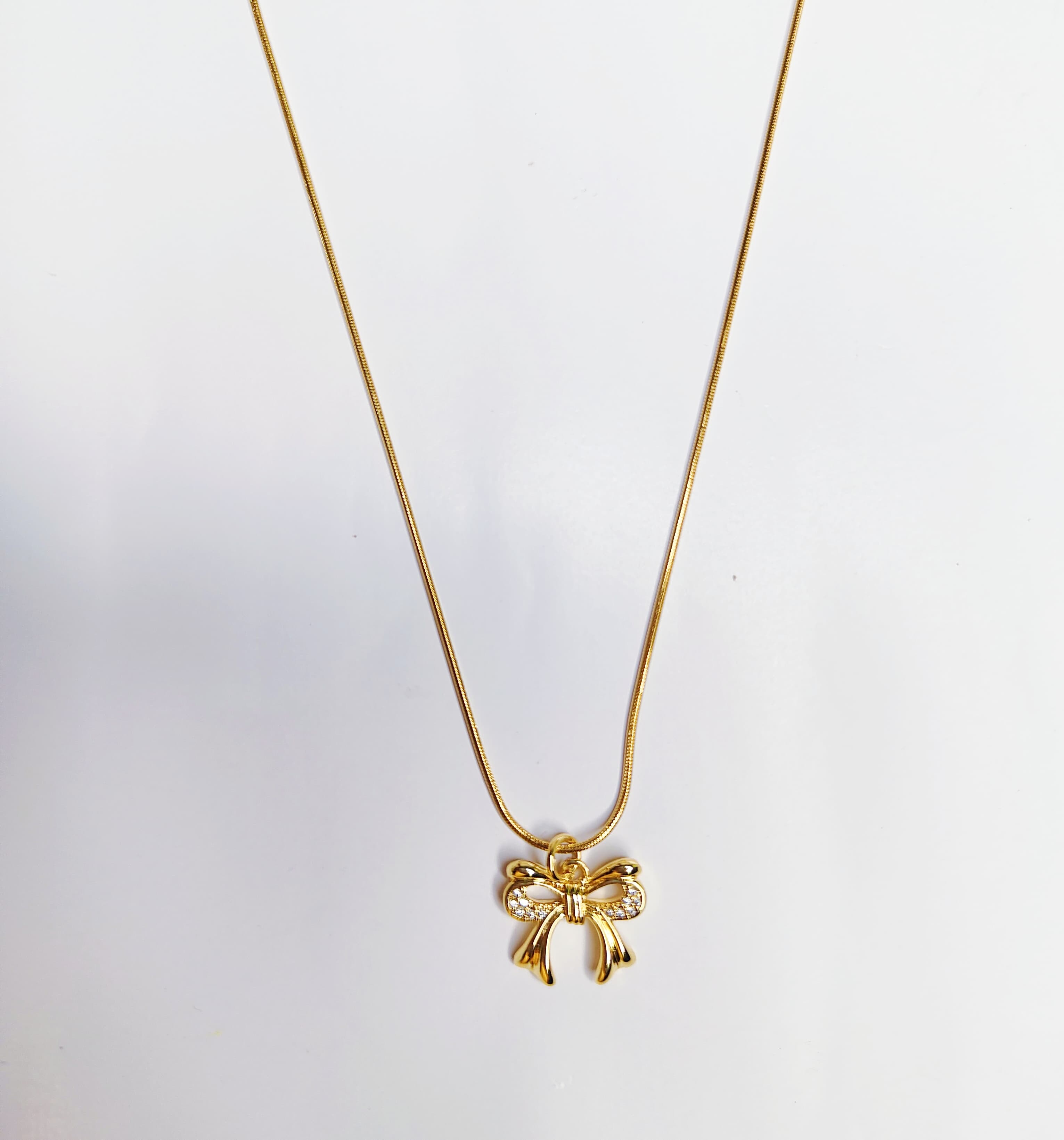 Elegant Gold Bow Necklace
