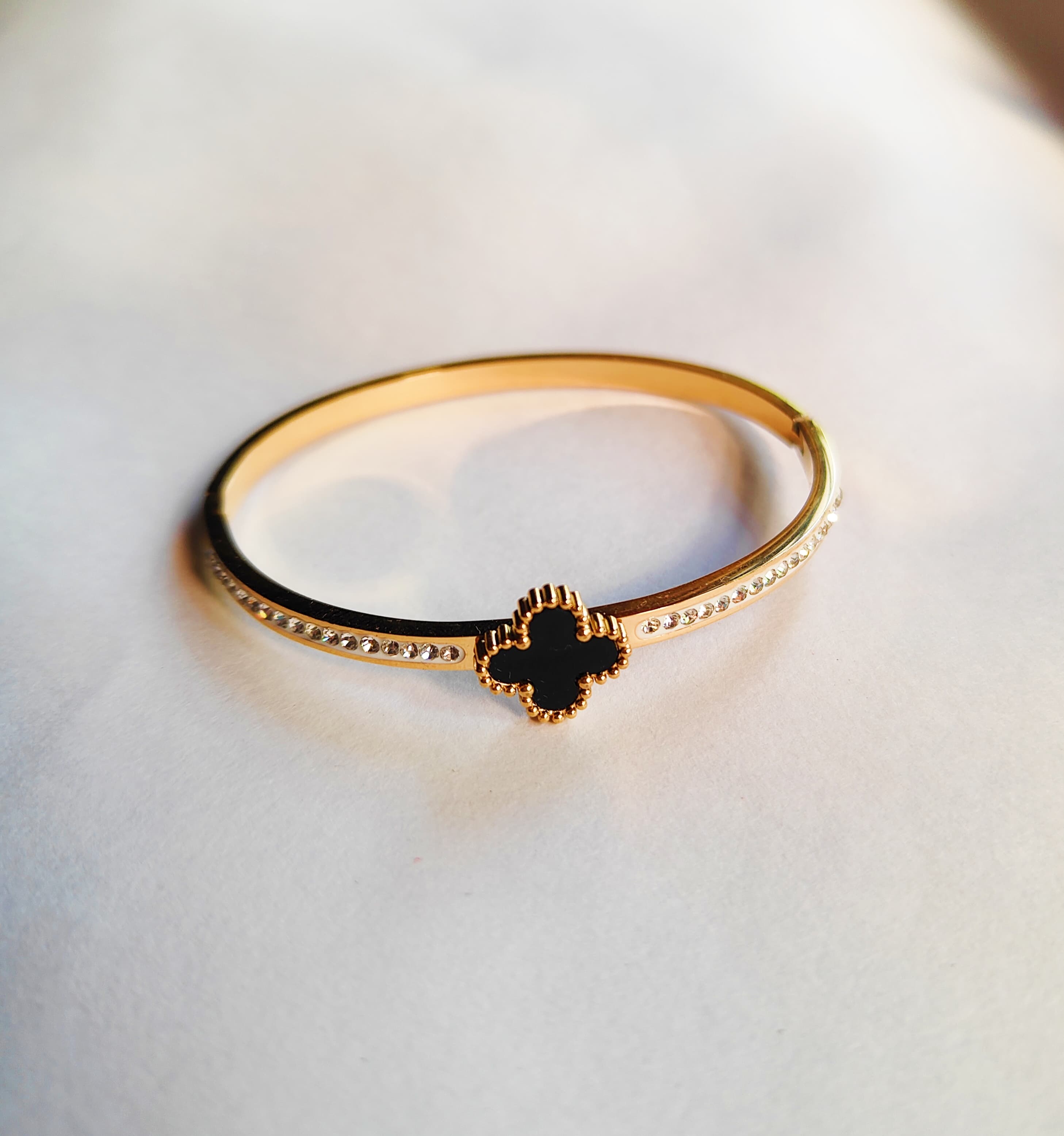 Elegant Clover Bracelet