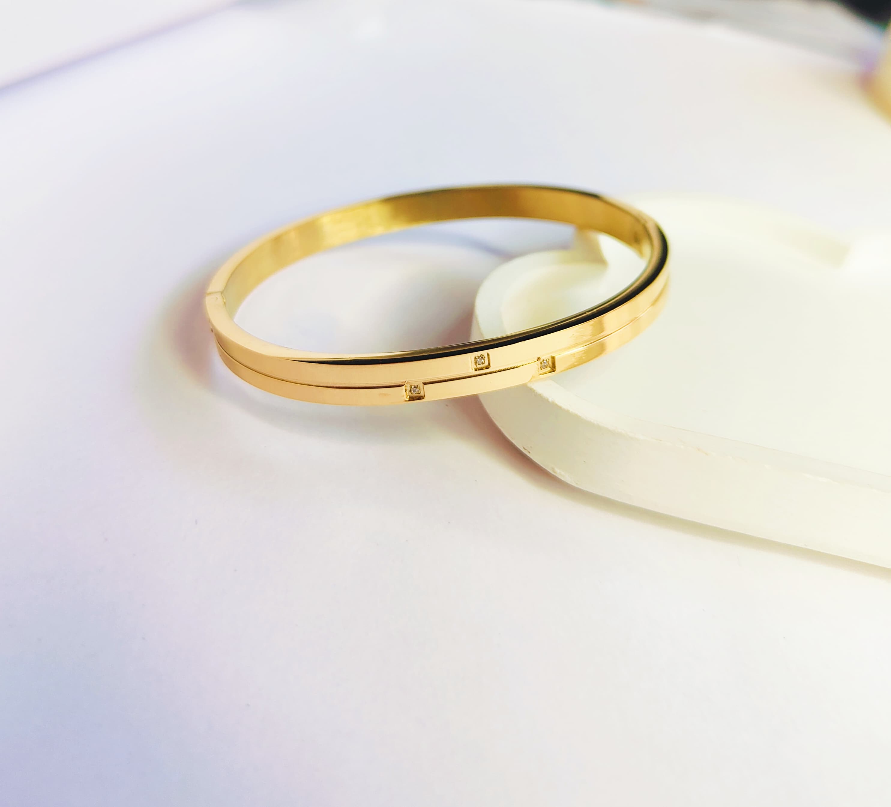 Elegant Gold Bangle Bracelet