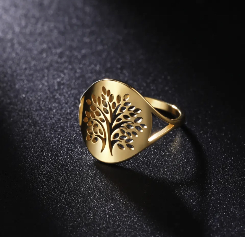 Bague en or avec motif d'arbre