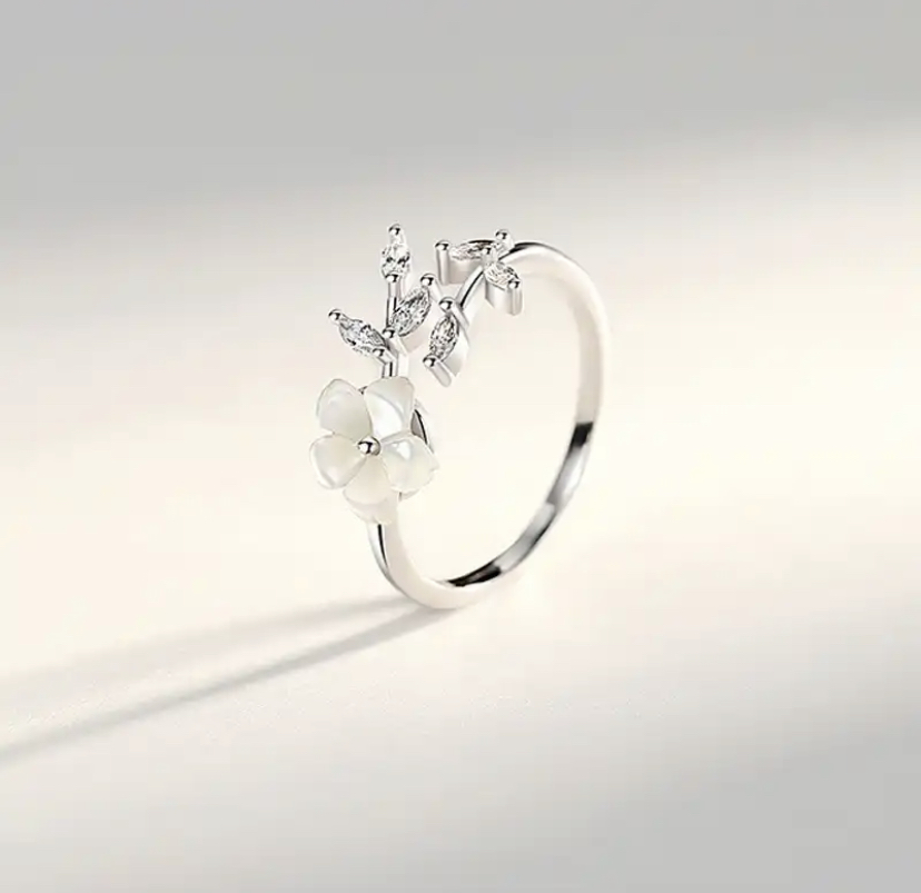 Bague en argent avec fleur