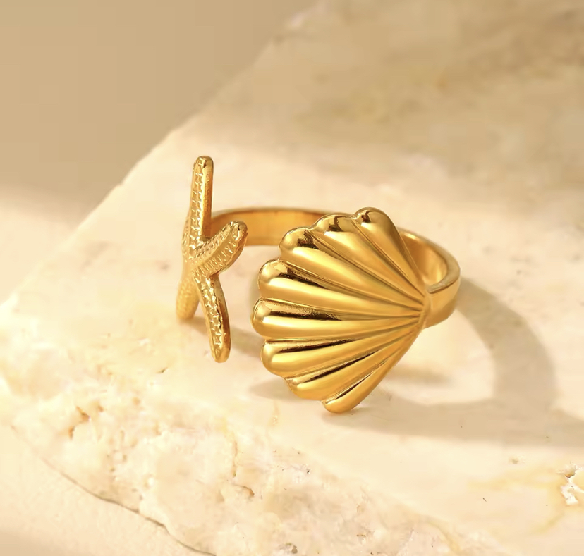Bague dorée coquillage