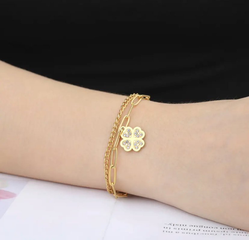 Bracelet en or avec trèfle 