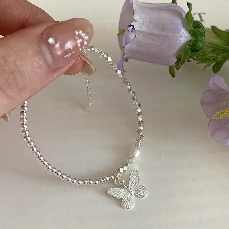 Bracelet en argent avec pendentif papillon