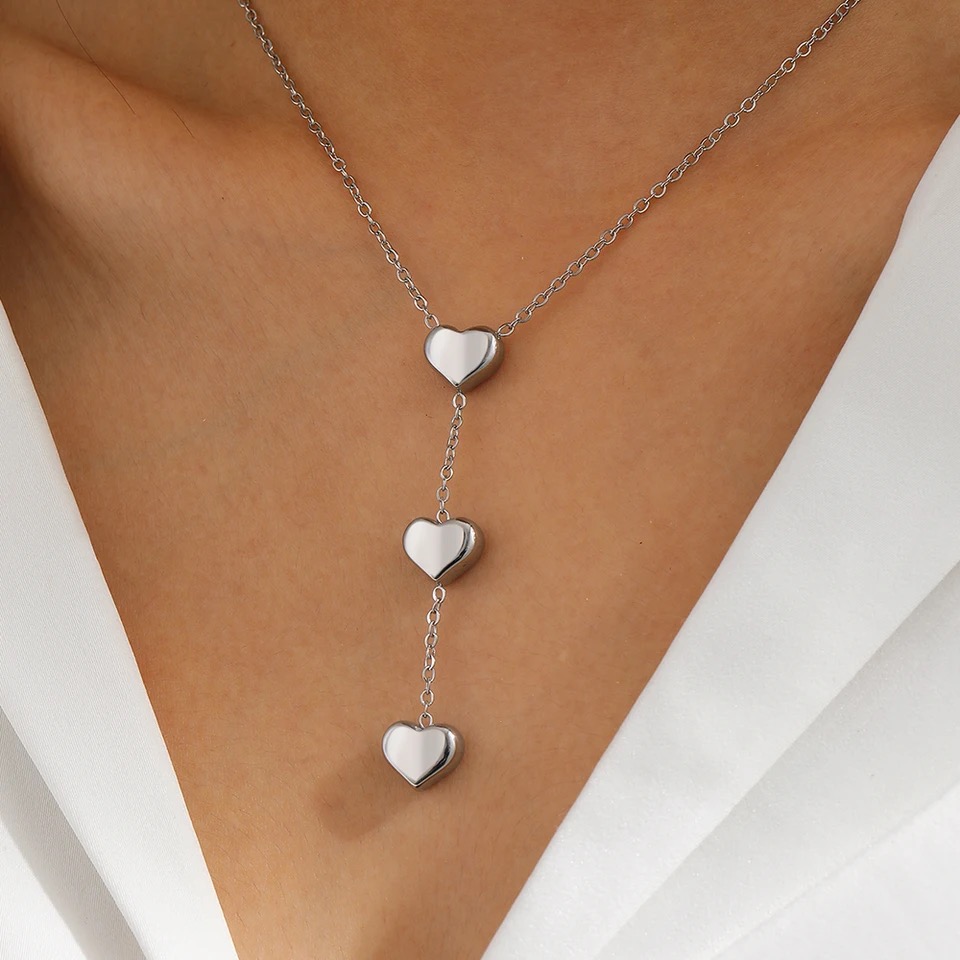 Collier en argent avec pendentifs cœur