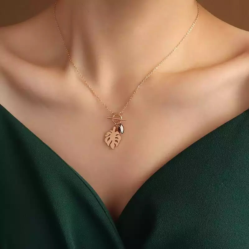Collier feuille dorée