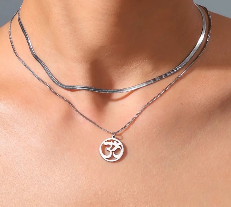 Collier pendentif Om