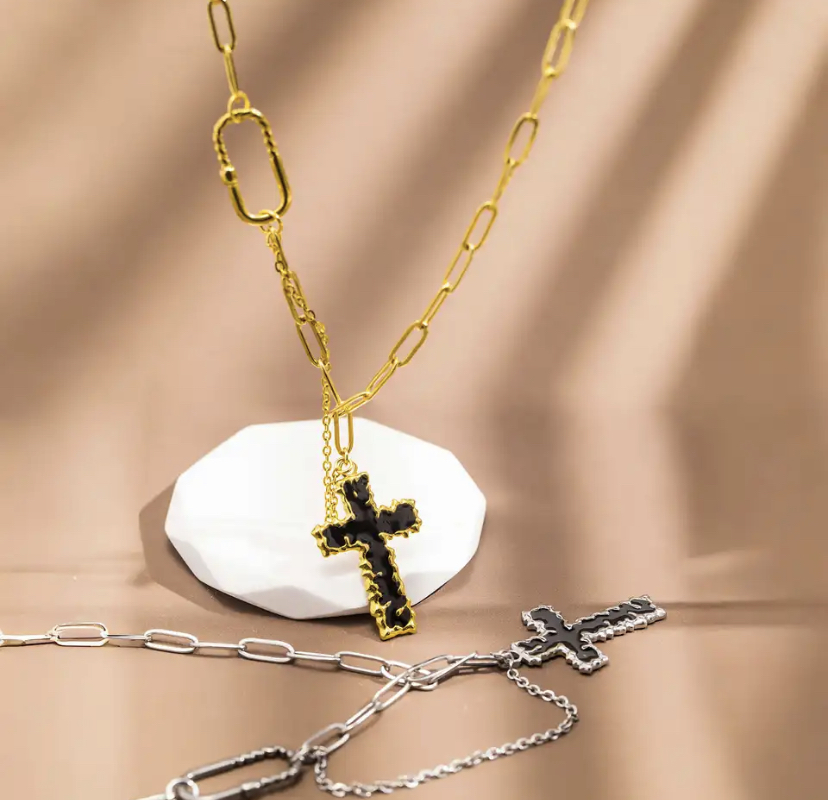 Colliers avec croix