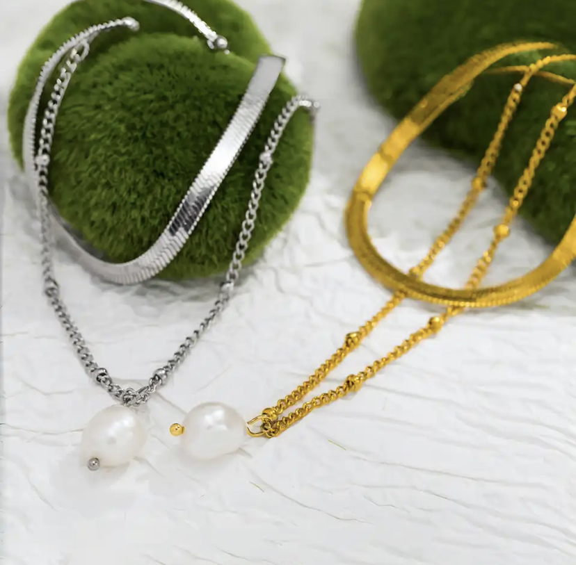 Colliers en argent et en or