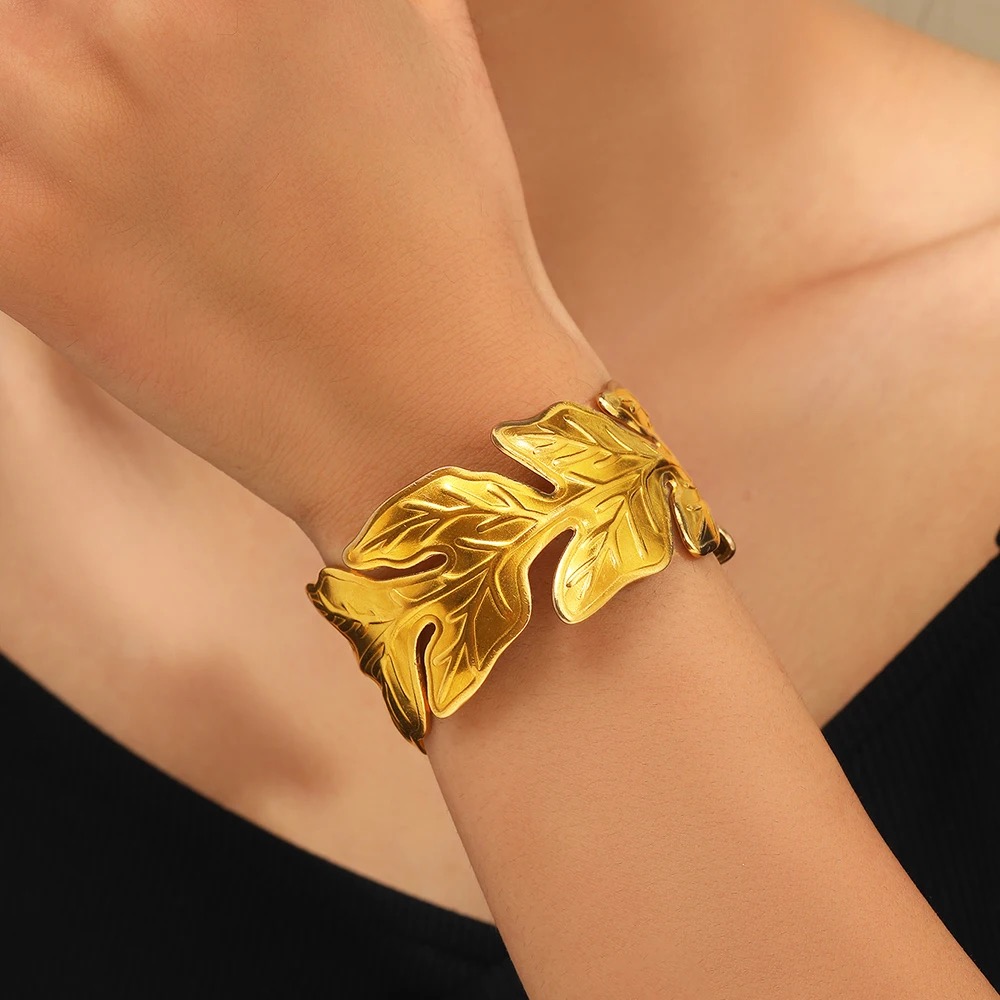 Bracelet en feuille dorée