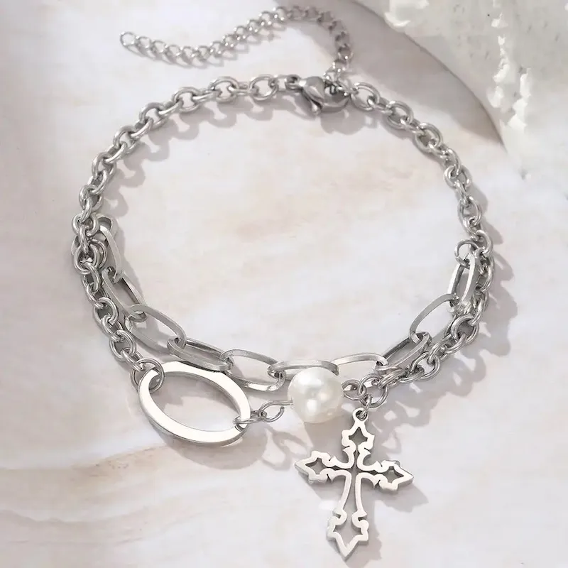 Bracelet en argent avec croix