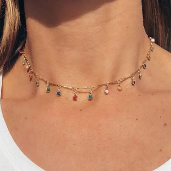 Collier à pendentifs colorés