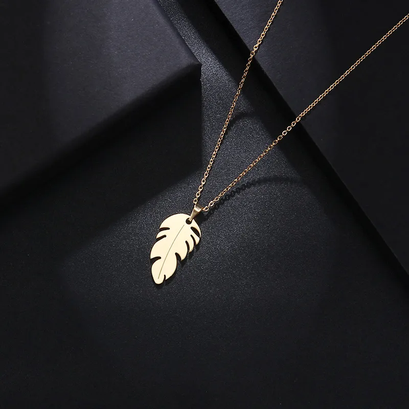 Collier feuille dorée