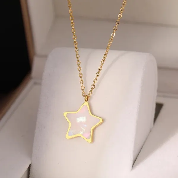 Collier étoile en or