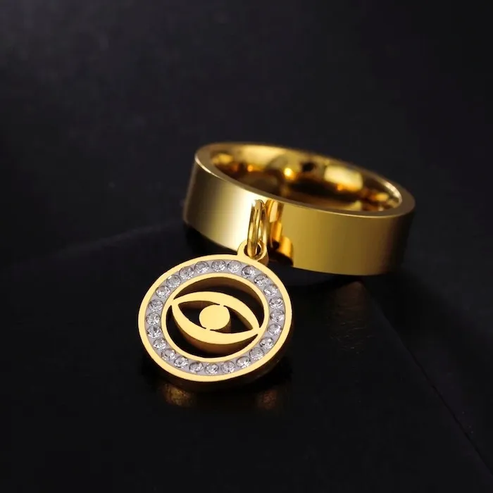 Bague dorée avec pendentif