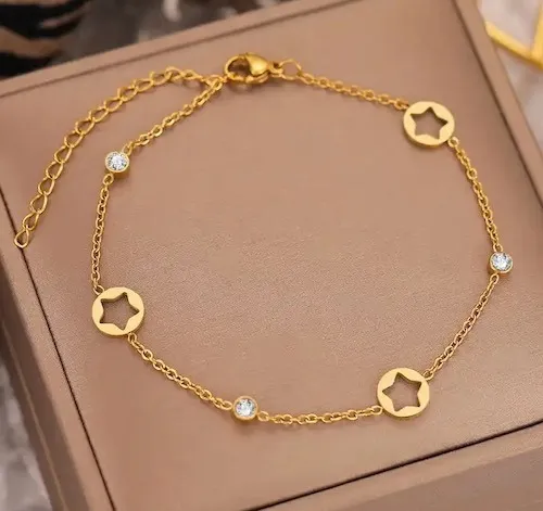 Bracelet en or avec des étoiles