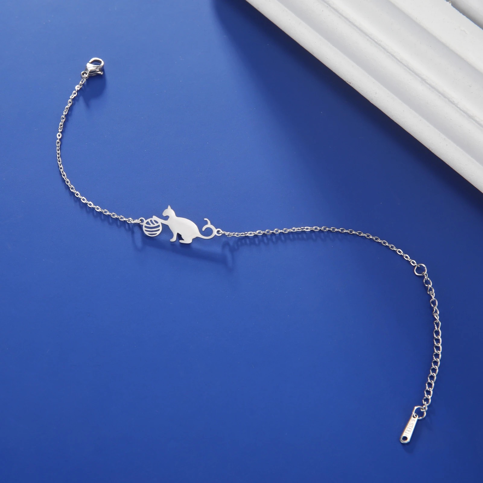 Bracelet en argent avec chat
