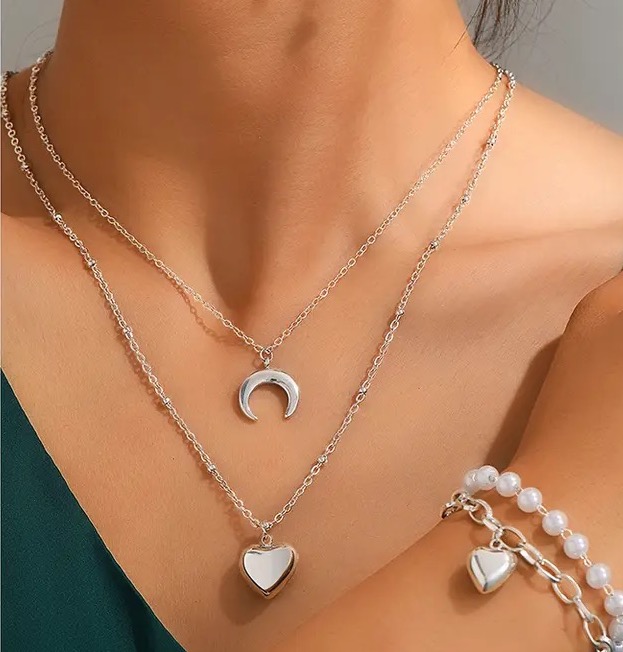 Collier et bracelet assortis