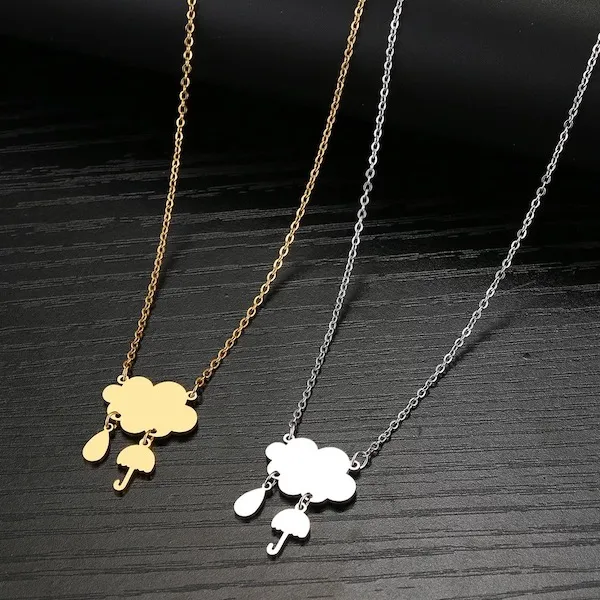 Collier avec nuage et parapluie