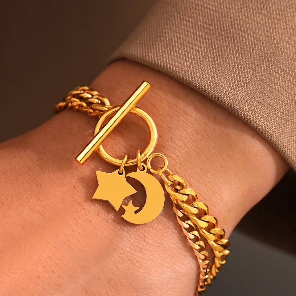 Bracelet en or avec charms étoile lune