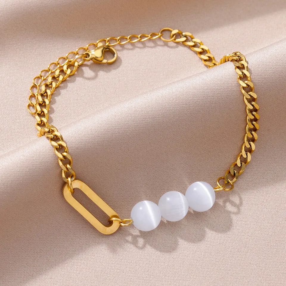 Bracelet en or avec perles