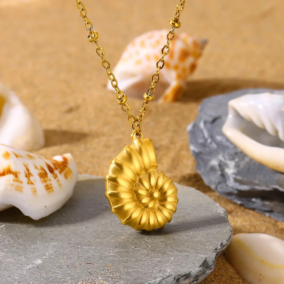Collier pendentif coquillage