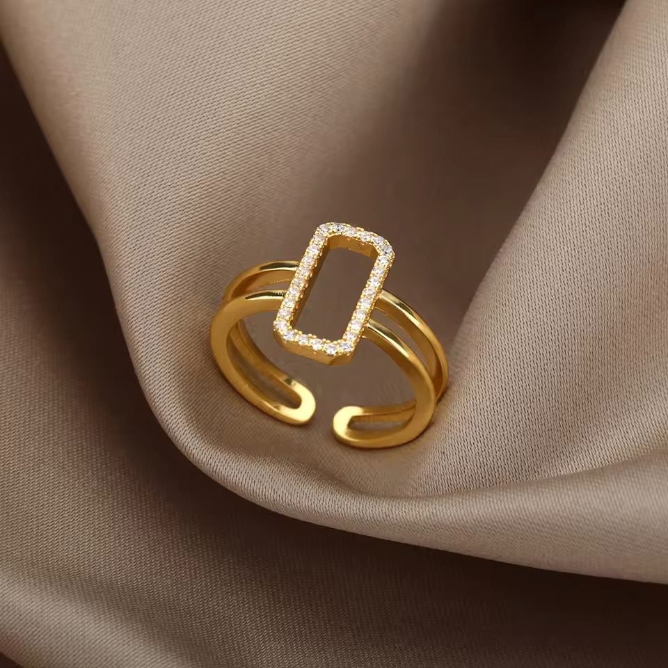 Bague en or carrée