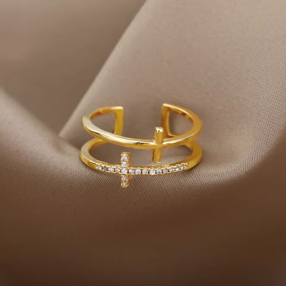 Bague en or double rang  avec croix 