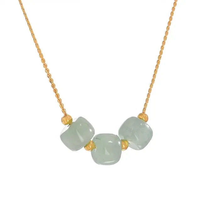 Collier avec pierres vertes
