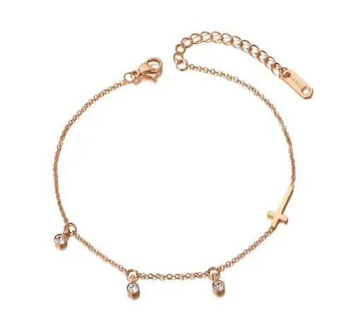 Bracelet en or rose avec croix