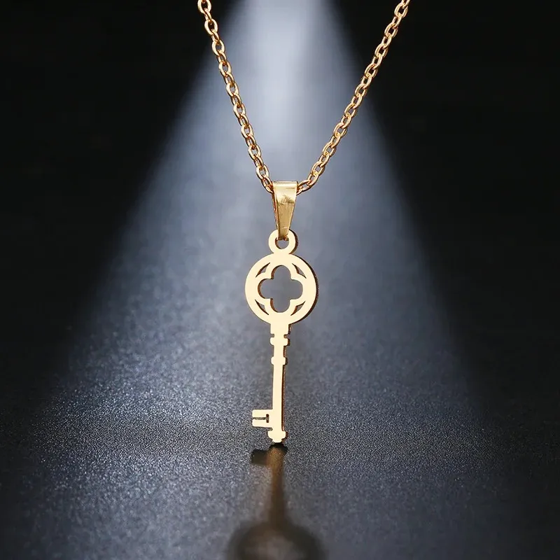 Pendentif en forme de clé en or